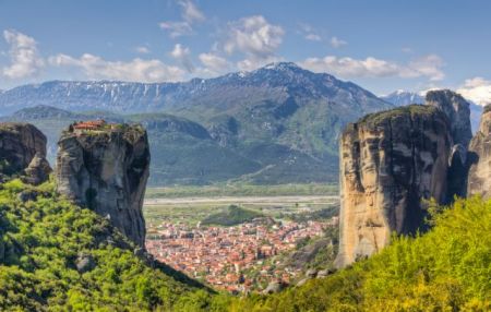 Μεγάλη επιχείρηση εντοπισμού 82χρονου σε δασική περιοχή στην ορεινή Καλαμπάκα