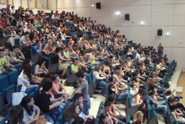 Γεμάτα φοιτητές ξανά τα αμφιθέατρα των σχολών