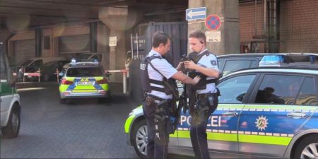 Κολωνία: Υπό έλεγχο η υπόθεση ομηρίας στον κεντρικό σιδηροδρομικό σταθμό