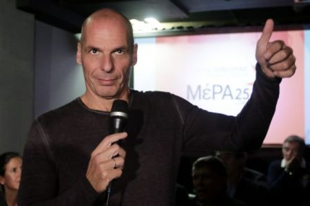 Βαρουφάκης: Δηκτικός απέναντι στον κυβερνητικό συνασπισμό
