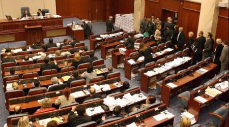 ΠΓΔΜ : Τρίτη μέρα μάχης στη Βουλή για τους «80» – Ολα δείχνουν ότι τα απαιτούμενα κοινοβουλευτικά «κουκιά» δεν βγαίνουν