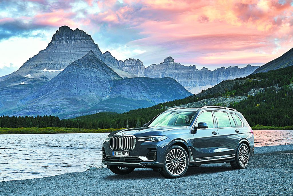 Διττή υπόσταση για την BMW X7