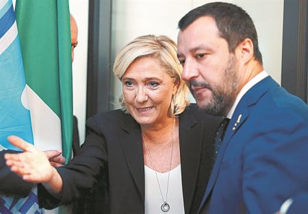 Αντιευρωπαϊκό ακροδεξιό μέτωπο με Λεπέν