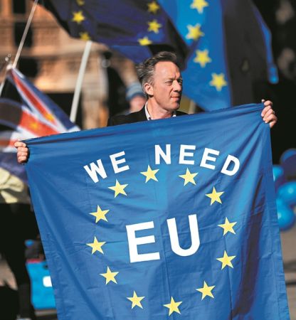 Σύννεφα για τη βρετανική οικονομία μετά το Brexit