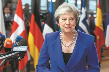 Η «αιχμαλωσία» Μέι μπλοκάρει τη συμφωνία