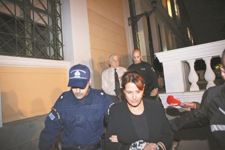 Πού στηρίζουν οι ανακριτές τις κατηγορίες κατά Παπαντωνίου