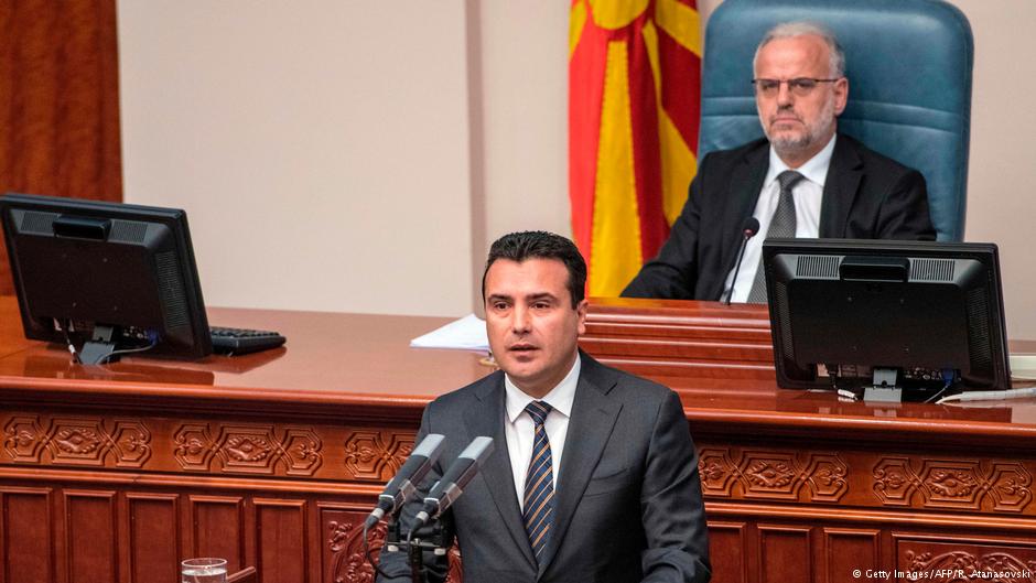 Handelsblatt : Tο «ναι» στη βουλή των Σκοπίων είναι ήττα για τον εθνικισμό στα Βαλκάνια