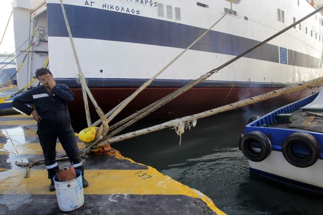 Κινητοποιήσεις σε 10 περιφερειακά λιμάνια