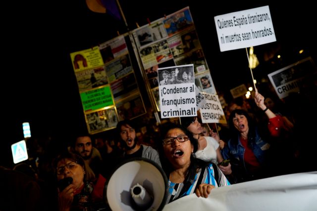 Μαδρίτη: Διαδήλωση κατά της ταφής των λειψάνων του Φράνκο στο καθεδρικό ναό της Αλμουδένα