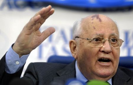 Γκορμπατσόφ: Άμεση απειλή κατά της ειρήνης η αποχώρηση των ΗΠΑ από τη συμφωνία για τα πυρηνικά