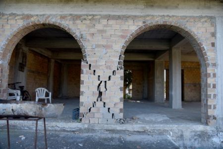 Ακατάλληλα  τρία διώροφα στην Ζάκυνθο λόγω αποκόλλησης βράχου – Στην Ιταλία έφτασε το τσουνάμι (βίντεο)