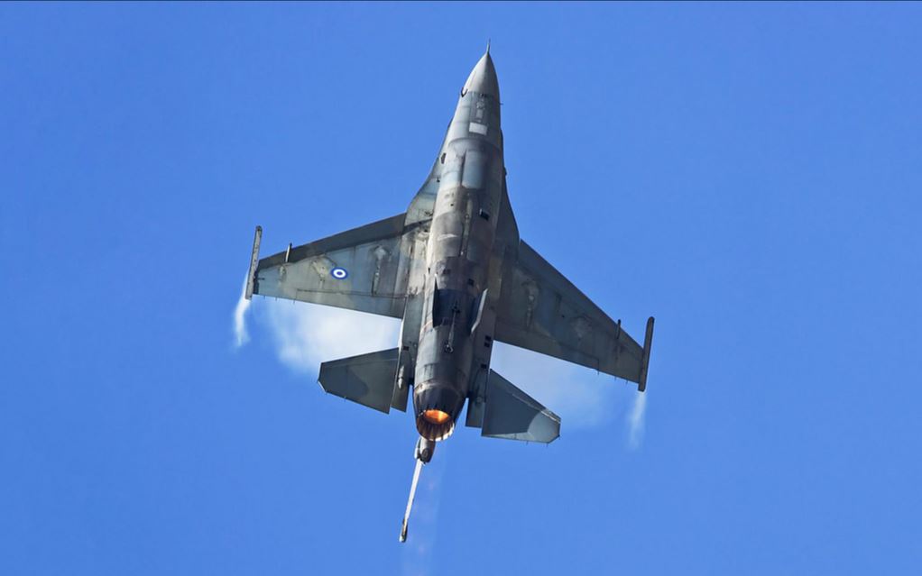 Το μήνυμα του πιλότου του F16 πάνω από τη Θεσσαλονίκη