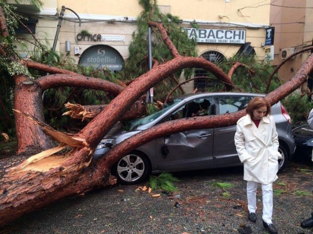 Επτά νεκροί από την κακοκαιρία στην Ιταλία