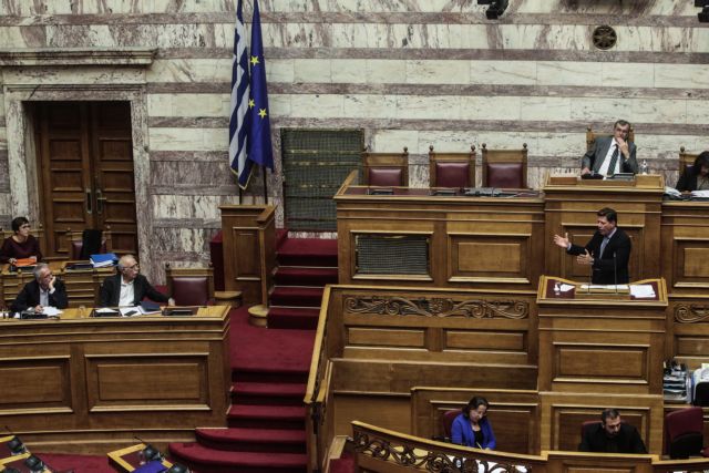 Πυρά ΝΔ για «πάρτι με απευθείας αναθέσεις» και «οσμή σκανδάλου» στην διαχείριση κονδυλίων του προσφυγικού
