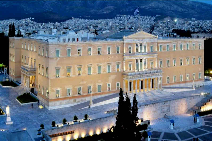 Ο Τσίπρας «κλείνει» το θέμα Κοτζιά και «ανοίγει» τη Συνταγματική Αναθεώρηση