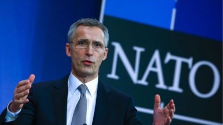 Στόλένμπεργκ: Ο Τραμπ σχεδιάζει να αποχωρήσει από τη συμφωνία για τα πυρηνικά γιατί η Ρωσία την παραβιάζει