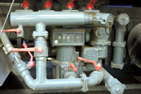 Σφράγιση πρατηρίου που διέθετε παράνομες δεξαμενές υγρών καυσίμων στην Ελευσίνα