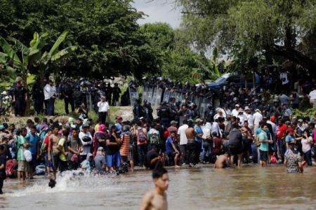 Πόλεις με σκηνές ετοιμάζει ο Τραμπ για τους μετανάστες της Κεντρικής Αμερικής