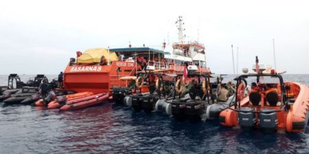 Η Ινδονησία στη «μάχη» της ανεύρεσης των μαύρων κουτιών του μοιραίου Boeing 737