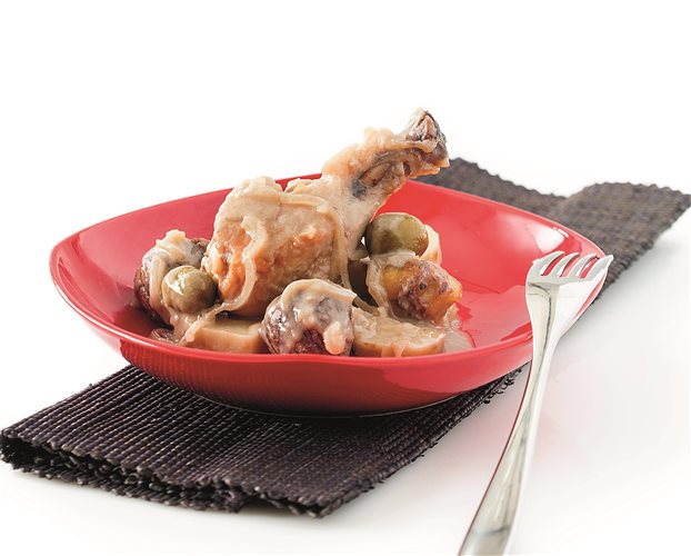 Κοτόπουλο με γλυκοπατάτες και ελιές