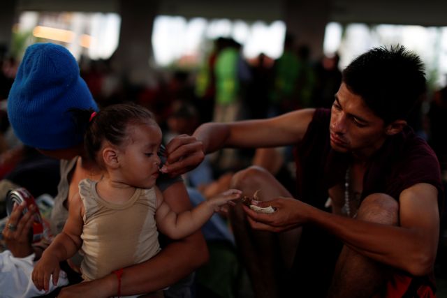 Τραμπ: Δείχνει στους πρόσφυγες τον δρόμο της επιστροφής