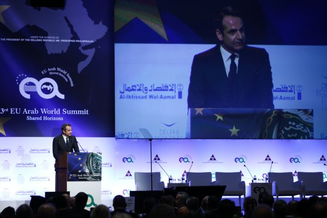 Μητσοτάκης: Η Ελλάδα κατρακυλά