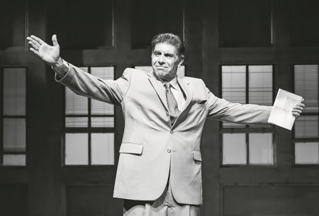 Γιάννης Μπέζος: «Ενοχλώ αυτούς που δεν εκτιμώ»