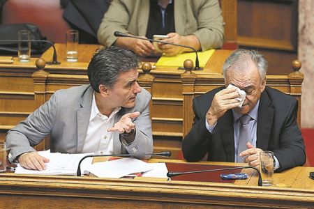 Παιχνίδια εξουσίας στην πλάτη των τραπεζών