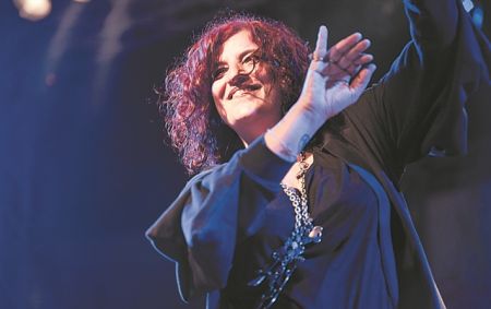 Μάρθα Φριντζήλα : «Οσο μπορεί ο καθένας ας δηλώνει παρών»