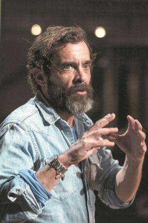 Κωνσταντίνος Μαρκουλάκης : «Σκηνοθετώ γιατί είναι η δουλειά μου»