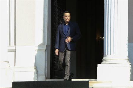 Ο Τσίπρας αναλαμβάνει τα μυστικά κονδύλια