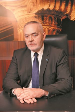 Ολύμπιος Παπαδημητρίου : «Οι φαρμακοβιομηχανίες κινδυνεύουν από την ύπαρξη του κλειστού προϋπολογισμού»