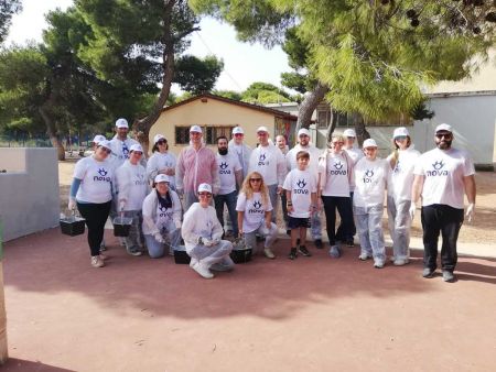 Η Nova γεμίζει με χρώμα το Δημοτικό Σχολείο Αγίας Μαρίνας στο Μάτι