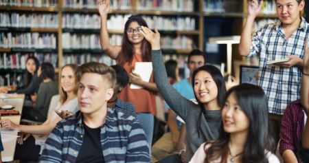 «Να συστηθώ, είμαι το ολόγραμμα του καθηγητή σας»