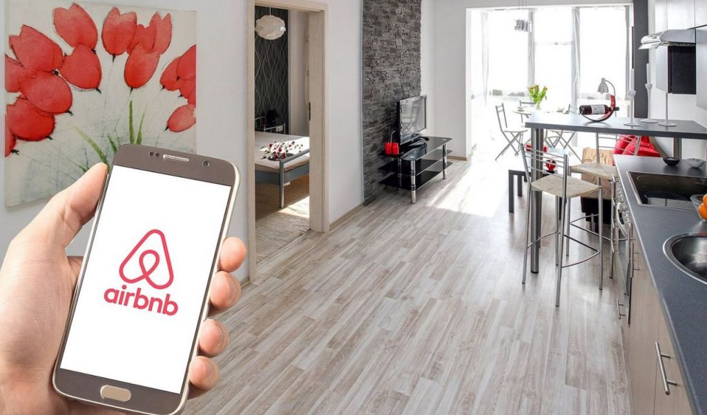 Airbnb: Η ΑΔΑΕ ρίχνει δίχτυ για να πιάσει όσους δεν δηλώνουν τις μισθώσεις