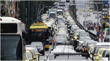 Σοβαρό τροχαίο στη Συγγρού – Μεγάλο μποτιλιάρισμα από το Καραϊσκάκη έως το Ιδρυμα Νιάρχος