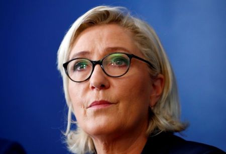 Προβάδισμα για τη Λεπέν στις δημοσκοπήσεις