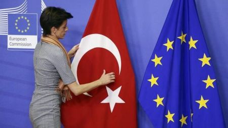 Γιοχάνες Χαν: Να τερματιστούν οι ενταξιακές διαπραγματεύσεις με την Τουρκία