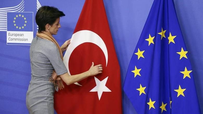 Γιοχάνες Χαν: Να τερματιστούν οι ενταξιακές διαπραγματεύσεις με την Τουρκία
