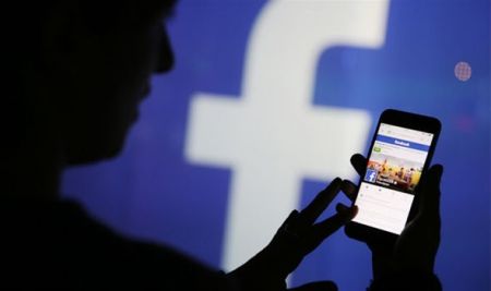Facebook : «Επεσε» το messenger