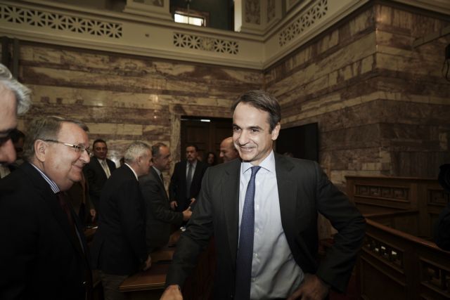 Mitsotakis blasts SYRIZA over Constitutional amendments proposal
