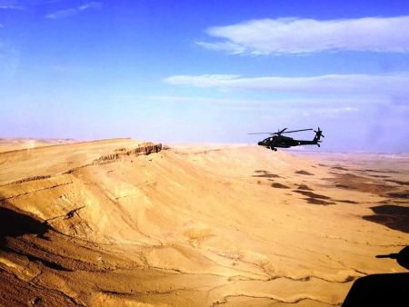 Ισχυρό ελληνικό μήνυμα στην Τουρκία από ελληνικά επιθετικά ελικόπτερα Apache