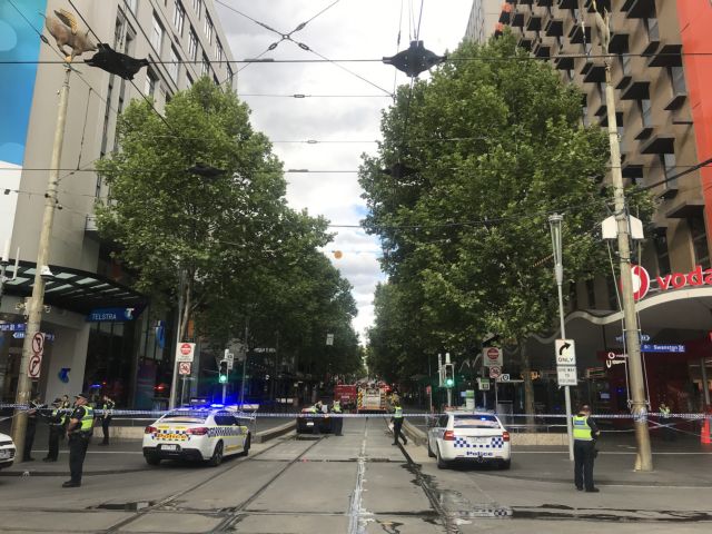 Ένας νεκρός και δύο τραυματίες στην Μελβούρνη μετά από επίθεση με μαχαίρι (video)
