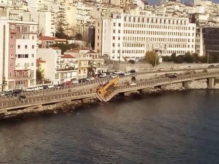 Κατέρρευσε τμήμα γέφυρας στην Καβάλα