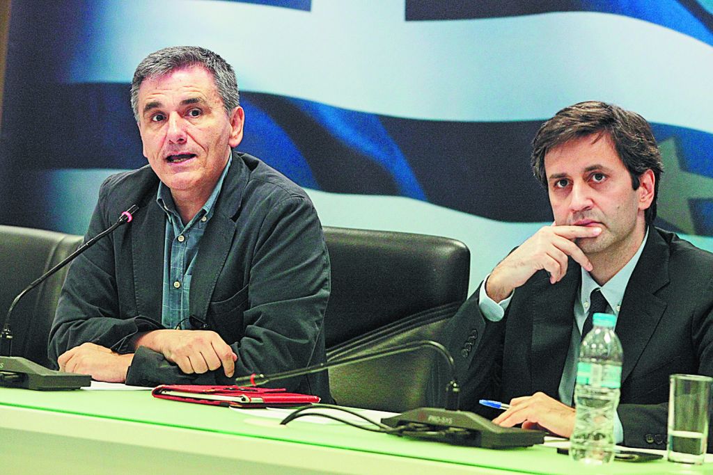 Ακροβασίες με παροχές και υποσχέσεις