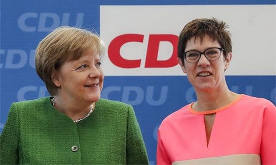 Κραμπ-Καρενμπάουερ : Υπέρ του Συμφώνου του ΟΗΕ για τη μετανάστευση