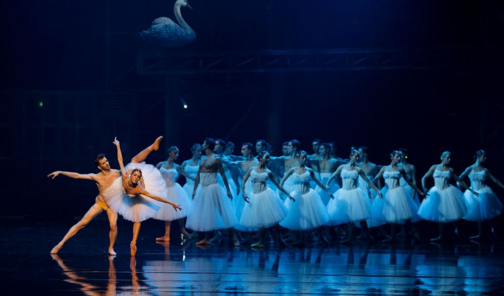 Μετα-κλασική «Λίμνη των Κύκνων»