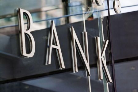 Το σχέδιο της ΤτΕ για τα «κόκκινα δάνεια» ανεβάζει τις τραπεζικές μετοχές