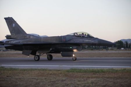 Με F-16 της Πολεμικής Αεροπορίας θα πετάξει ο διευθυντής της γερμανικής Bild