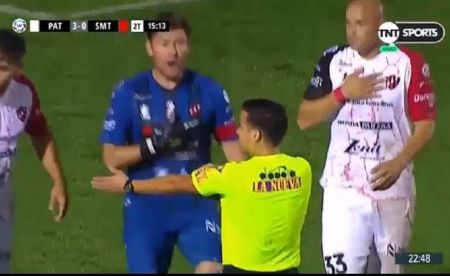 Δύο ανύπαρκτα πέναλτι έδωσε διαιτητής στην Αργεντινή